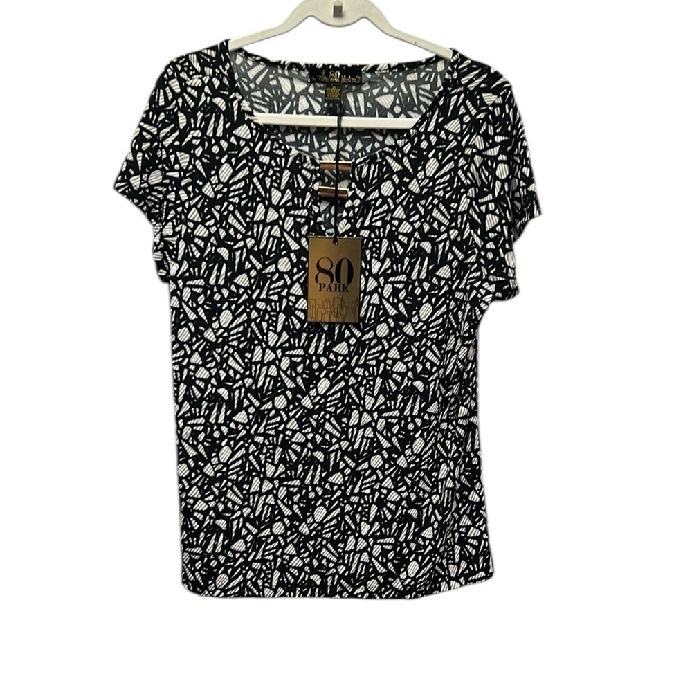 80 Park Black and White Graphic Short Sleeve Blouse